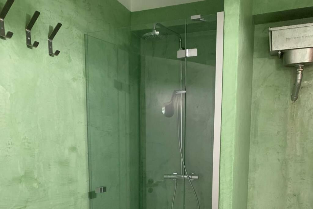 Quiet And Central Flat With Private Backyard Garden アテネ エクステリア 写真