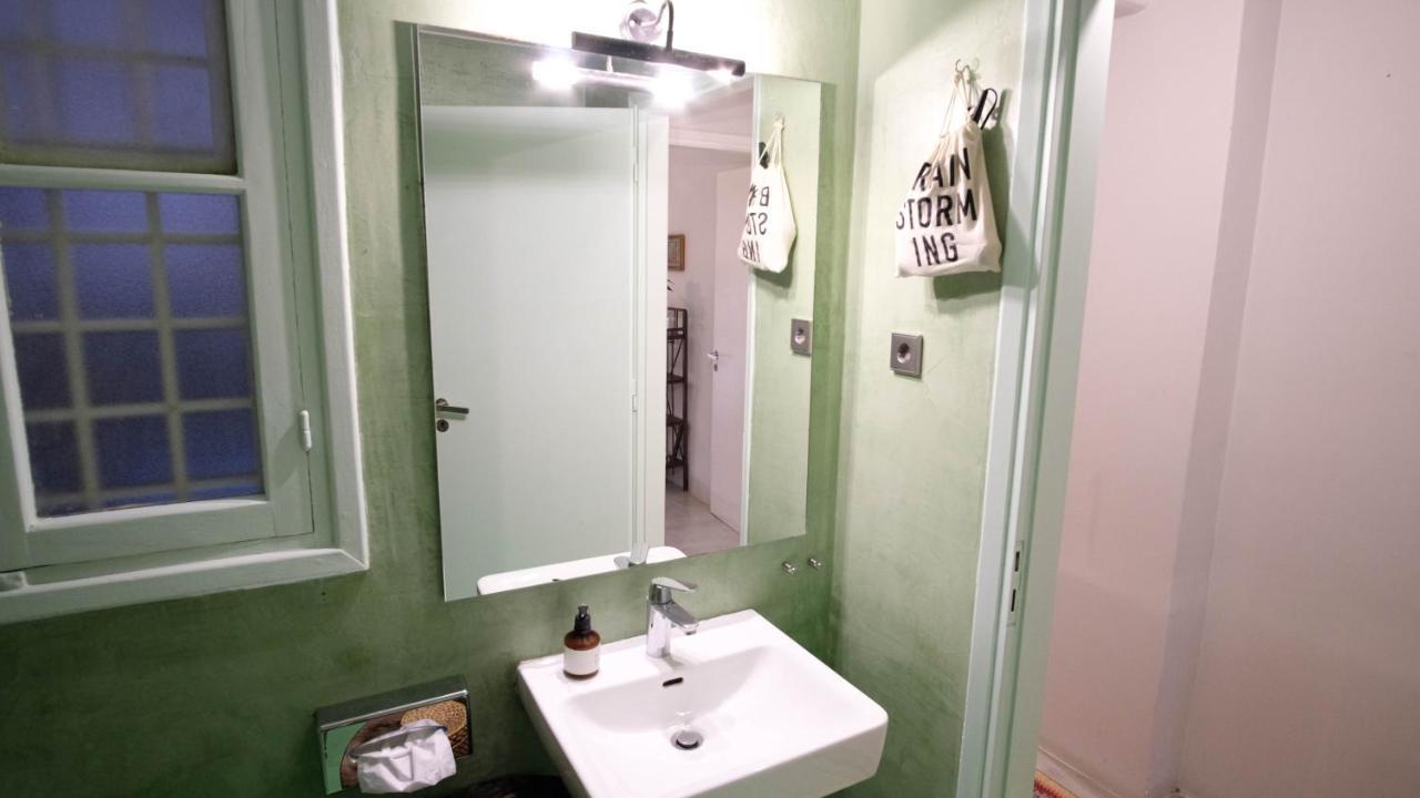 Quiet And Central Flat With Private Backyard Garden アテネ エクステリア 写真