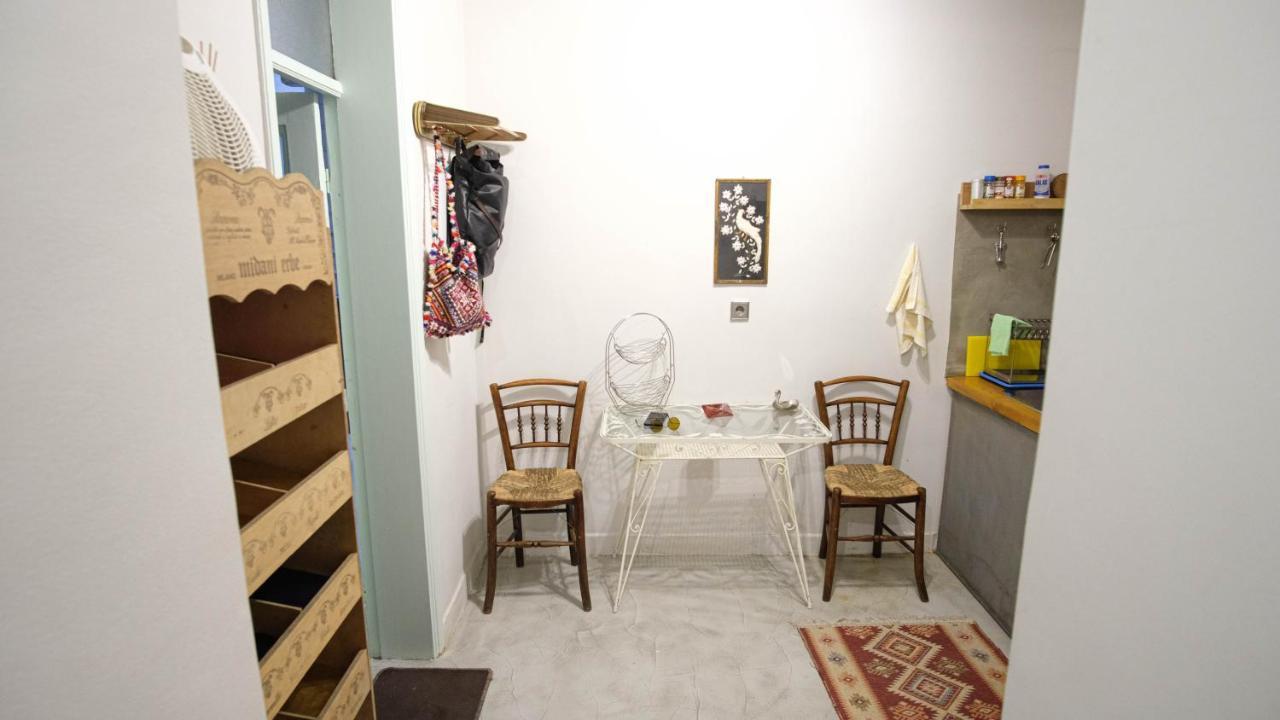 Quiet And Central Flat With Private Backyard Garden アテネ エクステリア 写真