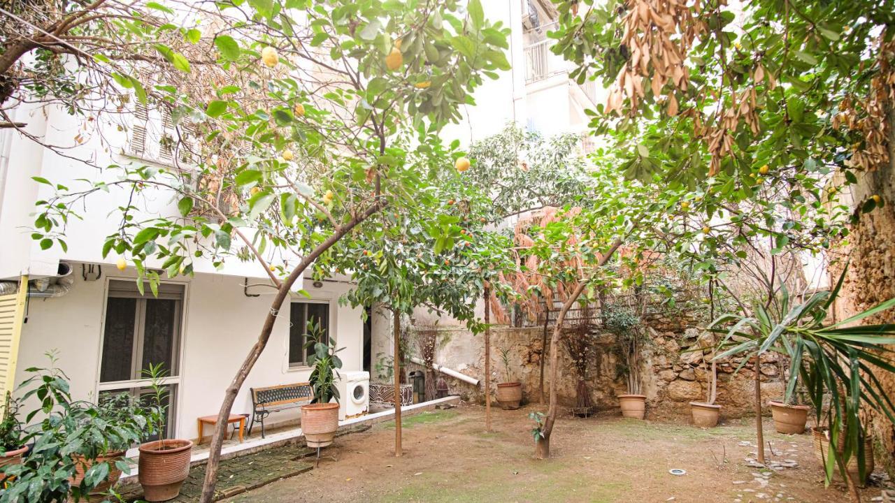 Quiet And Central Flat With Private Backyard Garden アテネ エクステリア 写真